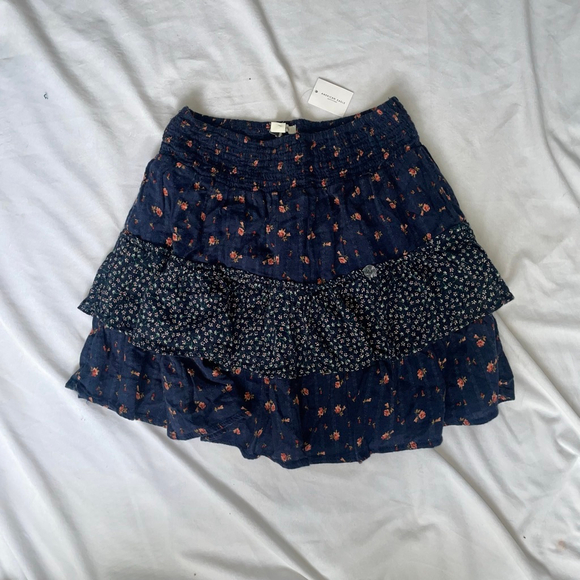 NWT Women's American Eagle Size Medium Blue Floral Tiered Mini Skirt - Picture 2 of 9